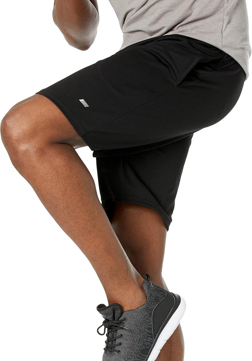 Amazon Essentials Men's Performance Tech Loose-Fit Shorts (Available in Big & Tall), Pack of 2