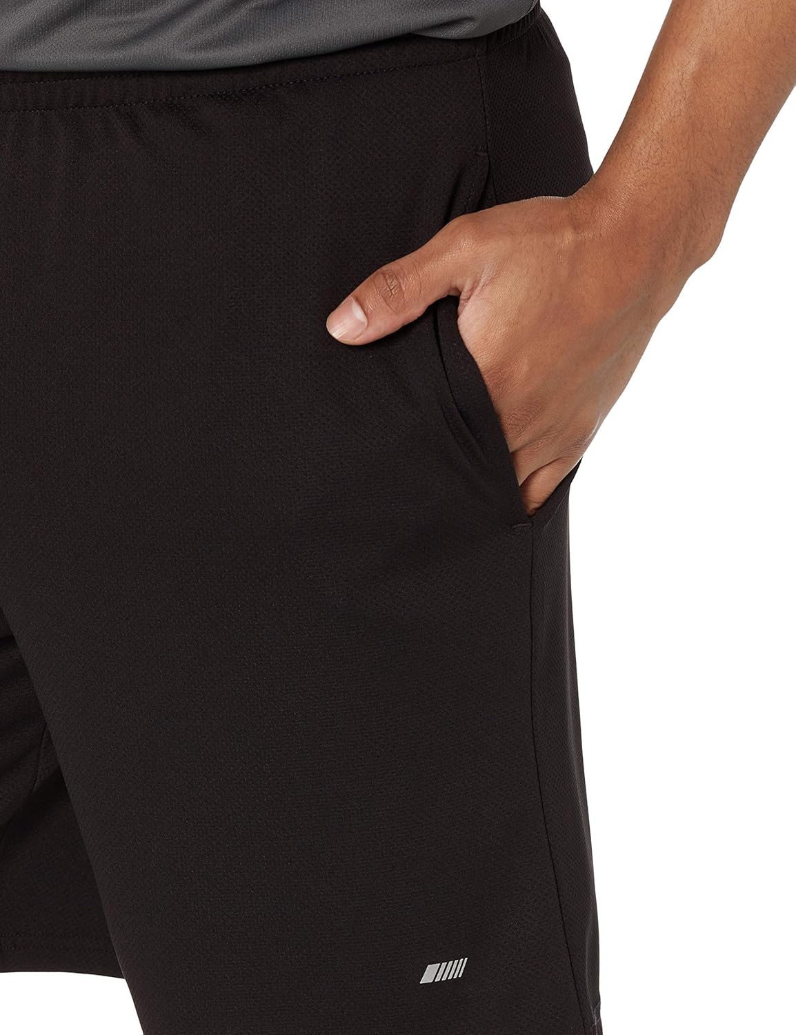 Amazon Essentials Men's Performance Tech Loose-Fit Shorts (Available in Big & Tall), Pack of 2